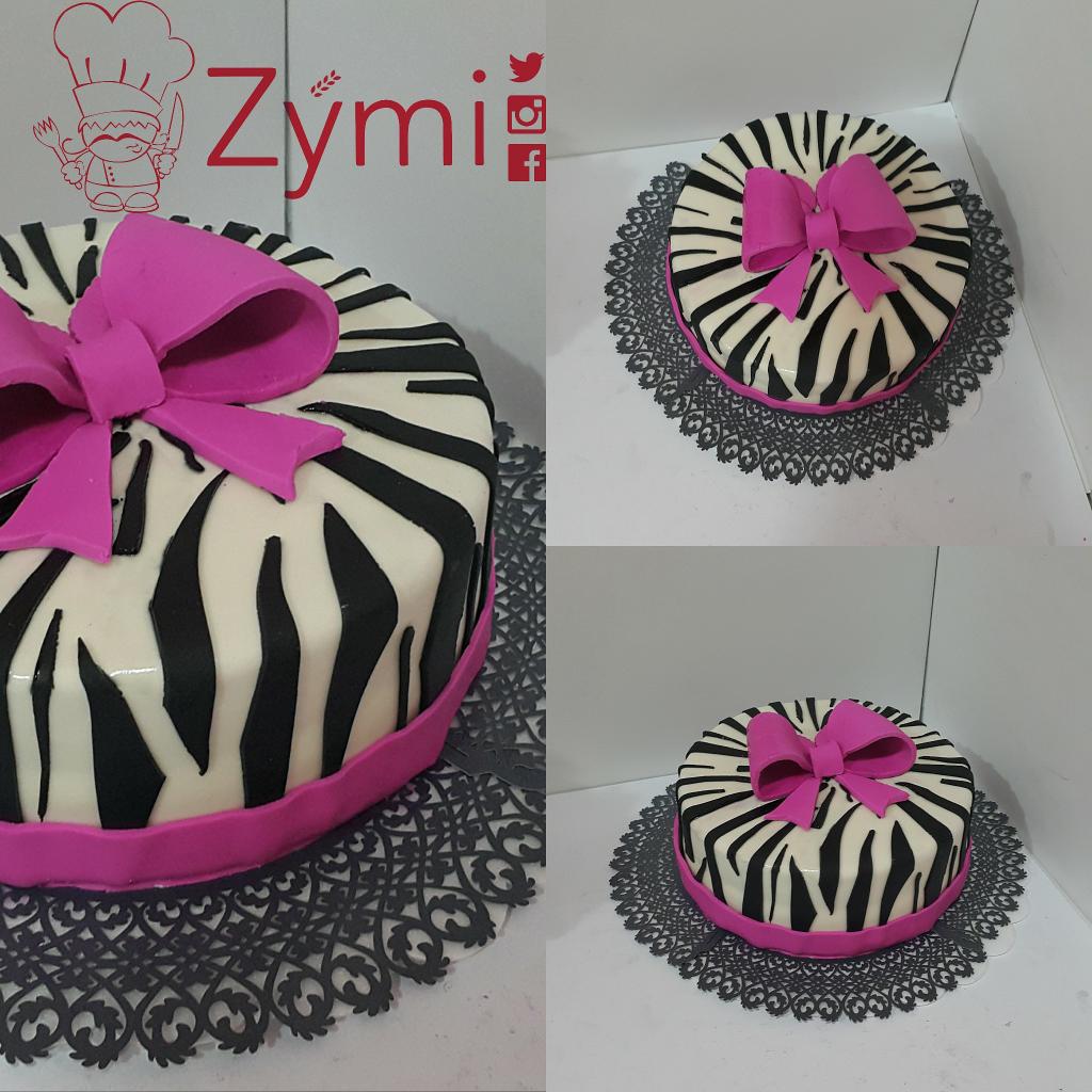 ZymiCr's tweet photo. Animal print cake 
Feliz jueves 
#Zymicr http://t.co/Twp3YuFv0q