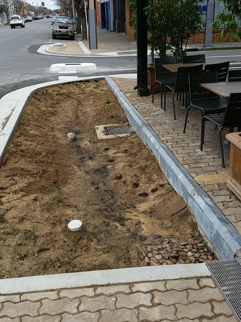 mowhere's tweet image. Cant wait 4 some1 to trip &amp;amp; break a leg @CityofAdelaide #notasmartdesign #swcorner @indaily @petstarr @theTiser