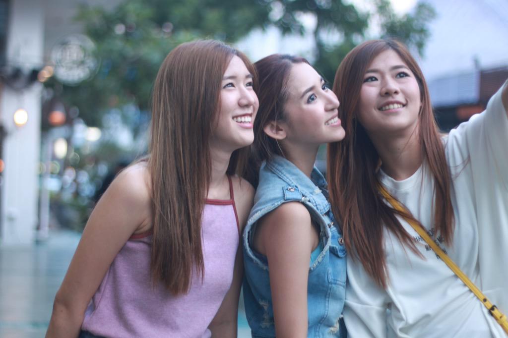 lailaploy's tweet photo. เซลฟี่สวยๆกันไป 📷 @Kullacha_Mook @NanJiraAF10 @Nam_AF11 #af11 #af10 #MookGallery #เอมน้ำ http://t.co/sbRo3CLZv5