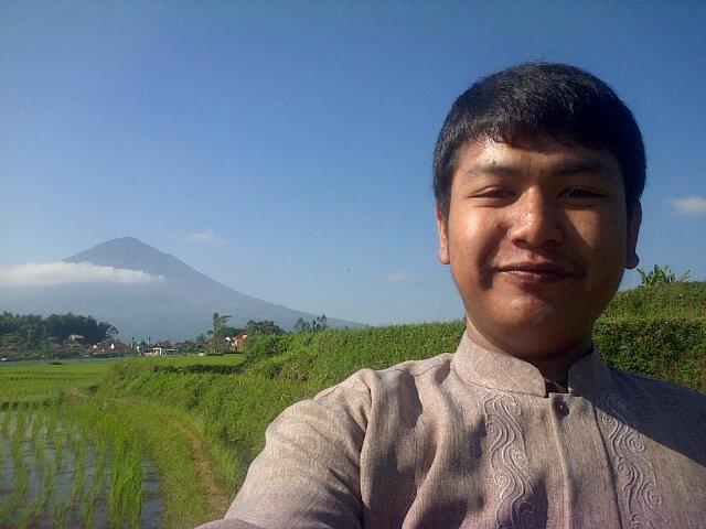 Minal aidzin walfaidzin semuanya O:) aku baru sadar kalo aku masih terbadag :') #LebaranGarut #MudikJabar #Terbaiks