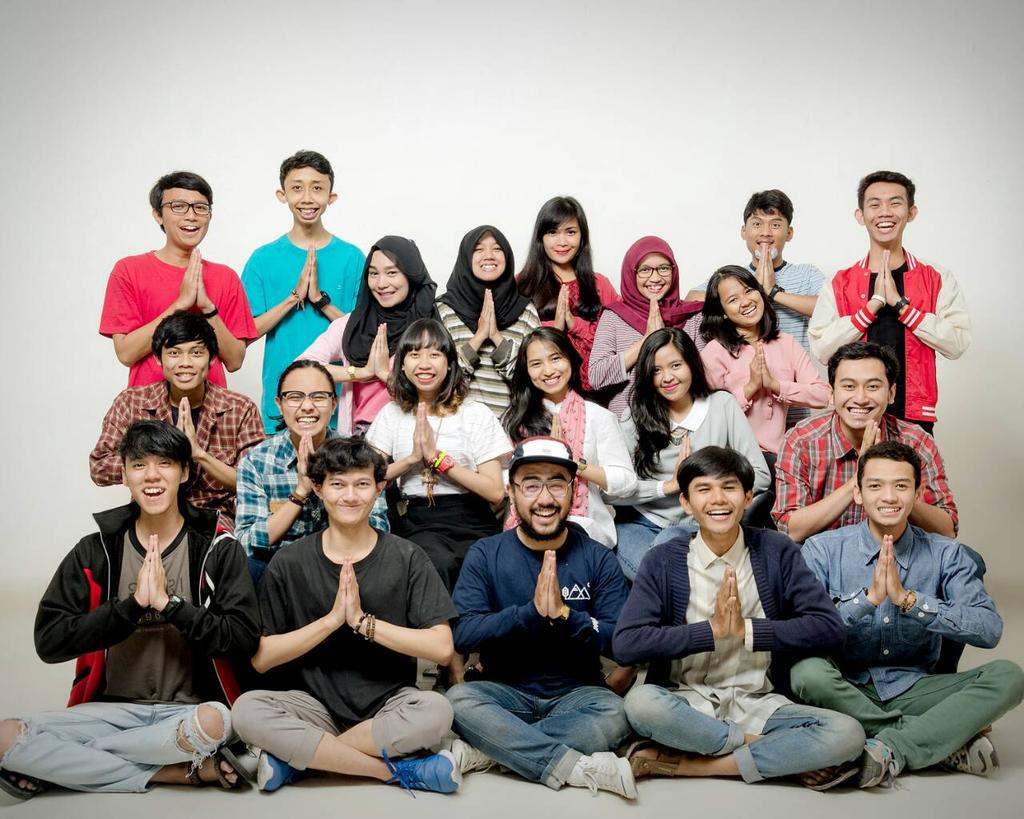 Saderek/sapasih dinu fotonamah kulawargi English Literature12 ngahaturken wilujeng boboran shiam 1436H Hapuntennya :D