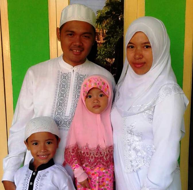 ZainalMFirdaus's tweet photo. taqobalallahu mina wa minkum shiamana wa shiamakum minal aidin walfaidzin mohon maaf lahir batin,  -Zen &amp; keluarga- http://t.co/UufDBQTaPT