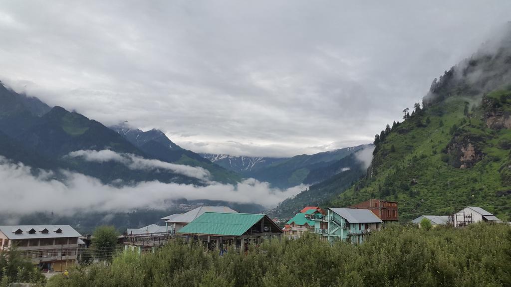 MerrylKd's tweet photo. The diff n beautiful sceneries tht I wake up to every morning!! It's blissful.. good morning all 4m #manali #k2ksolo http://t.co/uAXM14liPC