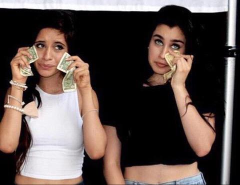 favouritemila's tweet photo. si nos pagarán por todas las veces que votamos y no dormimos #PJBestial5H #PJLook5Harmony http://t.co/nj4X4nD4iq
