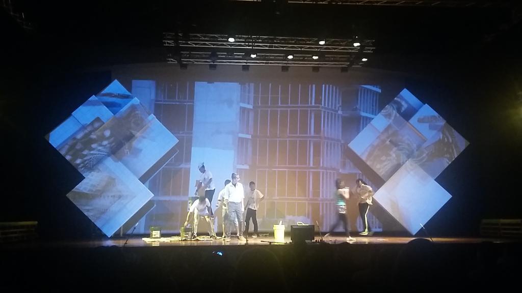AulasPanama's tweet photo. Disfrutando del talento del patio de la mano de #OrigamiProductions en este @femprendimiento #CulturaTime #ewpanama http://t.co/PRpd9S57bj