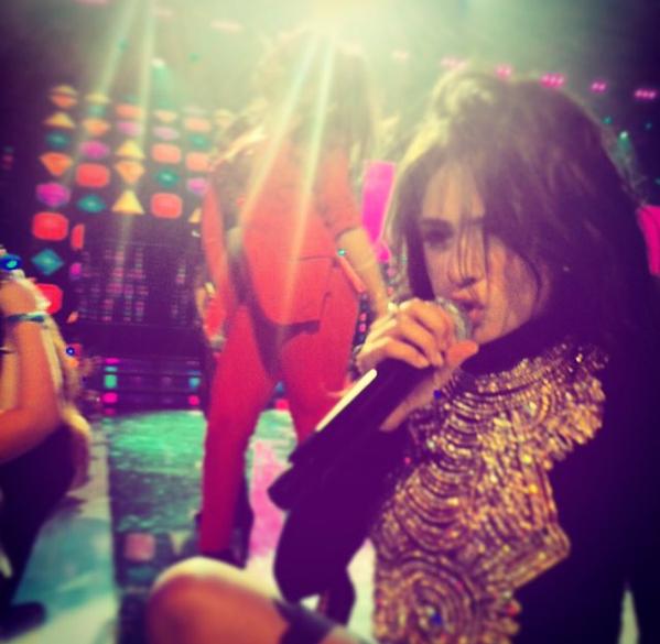artblogpoetry's tweet photo. DIOSAS #PJLook5Harmony #PJBestial5H http://t.co/K4b8ZLB7OI