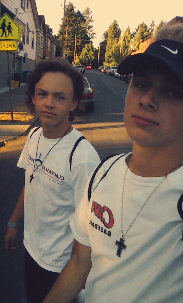 DollensJack's tweet photo. #crossgang 💉 http://t.co/hMU2NY3Jdi