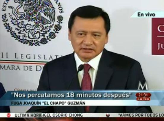 mileniotv's tweet photo. #ENVIVOpor @mileniotv @OsorioChong, ofrece conferencia de prensa sobre la fuga de 'El Chapo' http://t.co/F8nSTizl25 http://t.co/KjklPkmwYj