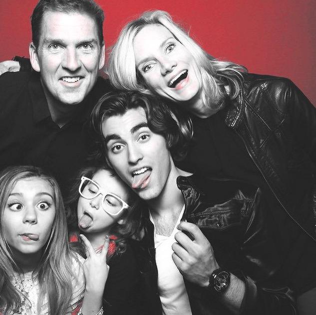 DisneyAUSInfo's tweet photo. Congratulations the #DogWithABlog cast & crew for being nominated an #Emmy for #OutstandingChildrensProgram http://t.co/p3wR8WA1IE
