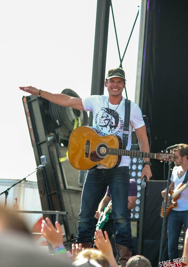 YeeYeeSmith's tweet photo. @GrangerSmith killin it on stage http://t.co/Rj7jdEqlhg