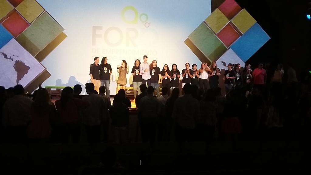 AulasPanama's tweet photo. @StefanyCohen "este mundo necesita más BLA BLA BLA y más POW POW POW👊👊👊" fin del @femprendimiento #ewpanama http://t.co/iyE3q5x8b8