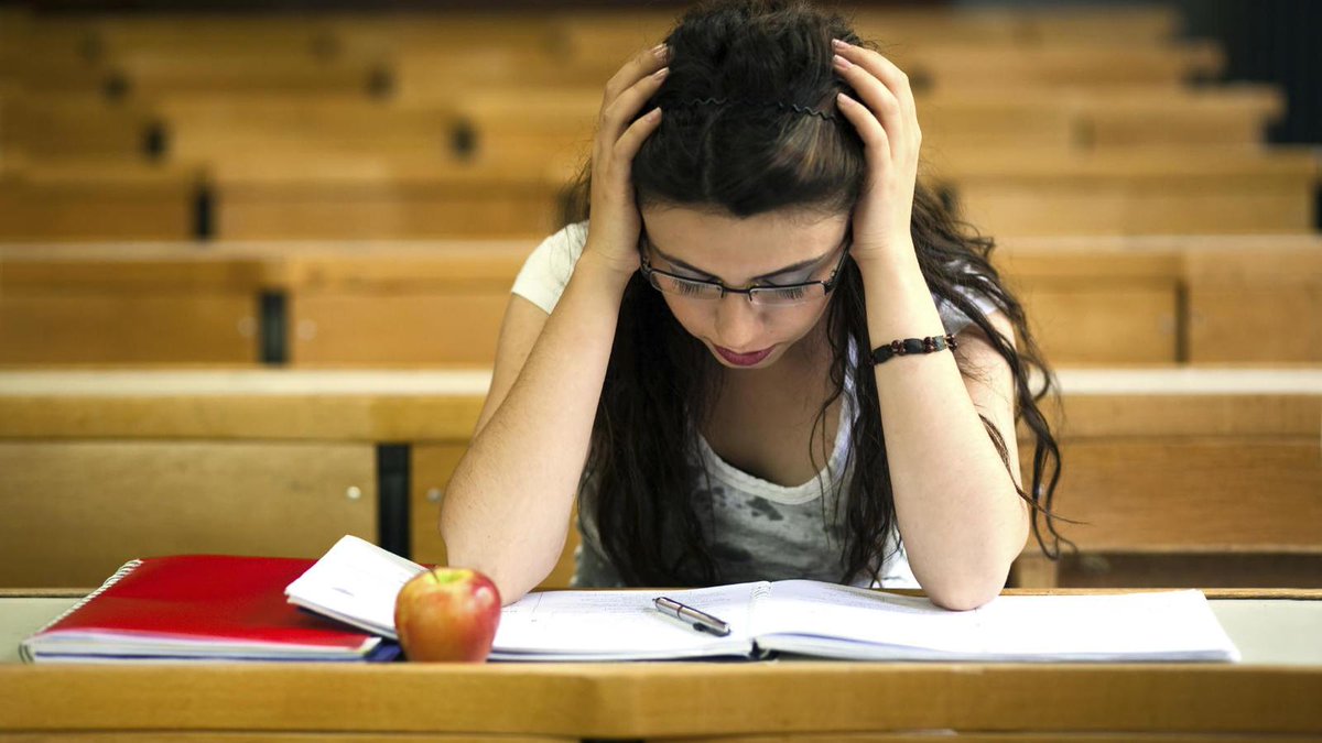 elconfidencial's tweet photo. #LoMásLeído: La pregunta más cabrona que se ha puesto en un examen. Y es pertinente http://t.co/Ku830aopl0 http://t.co/mcJsJUPdPd