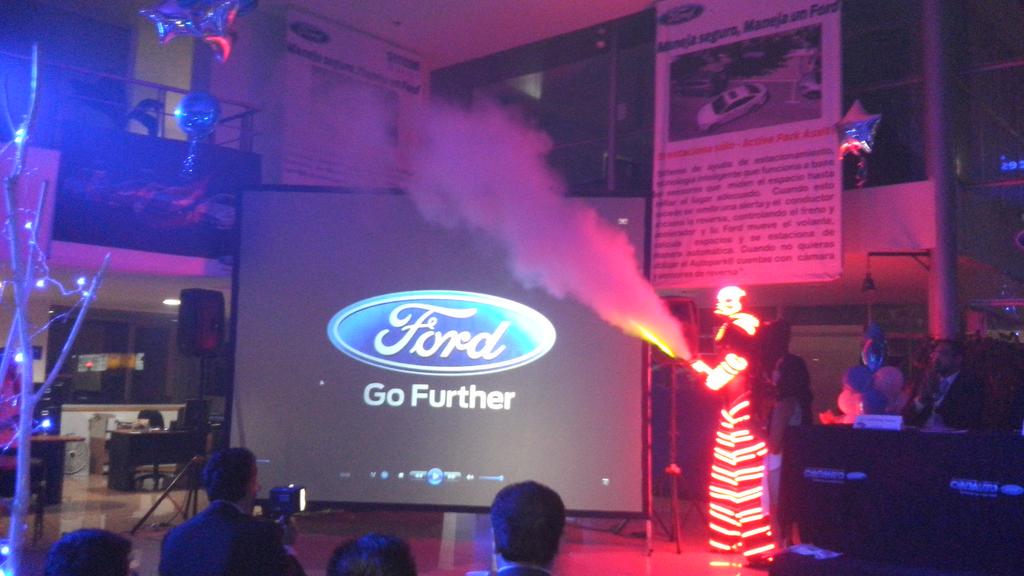 FordSurman's tweet photo. La noche @conautoford en @FordSurman fue un existo gracias a ti... http://t.co/6iOk9redTN