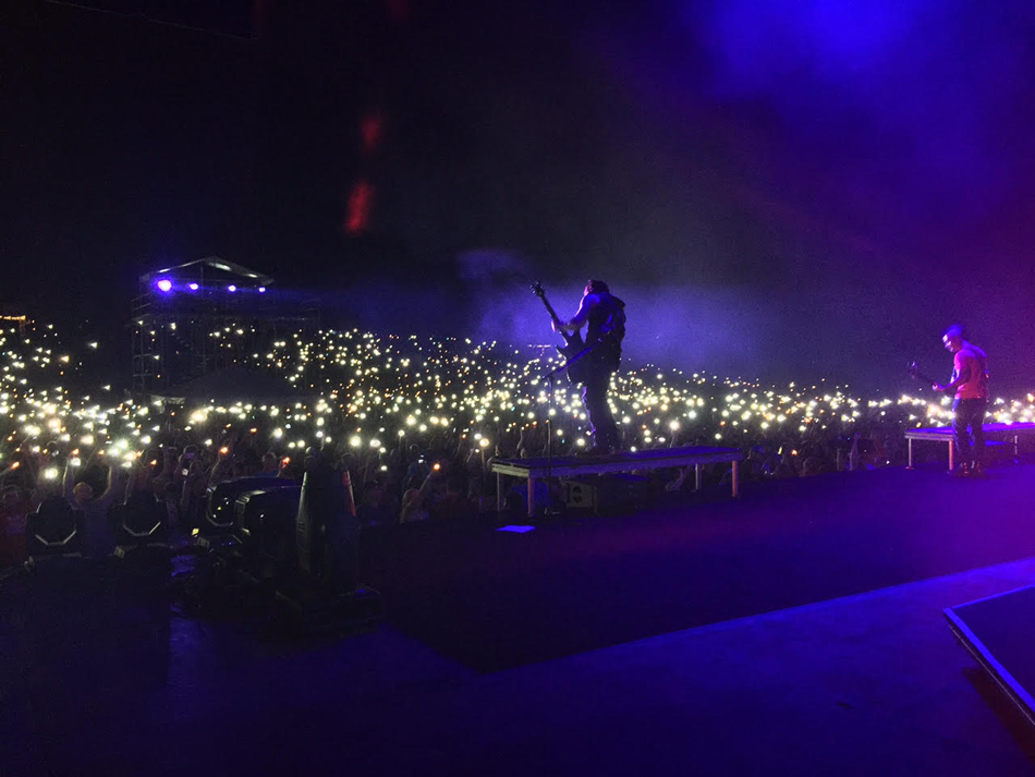 TheOfficialA7X's tweet photo. Mt. Pleasant was on fire tonight! Thanks so much! #A7XinMtPleasant http://t.co/FqCicLKqRq