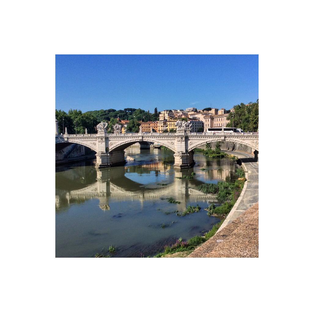 CannavicciSte's tweet photo. Ponte Sant'Angelo ... 🚤 @TrastevereRM @RomaMobileGuide @FotoDiRoma @italiadasogno @SaiCheARoma @romaapiedi  #roma http://t.co/2onlL7axg4