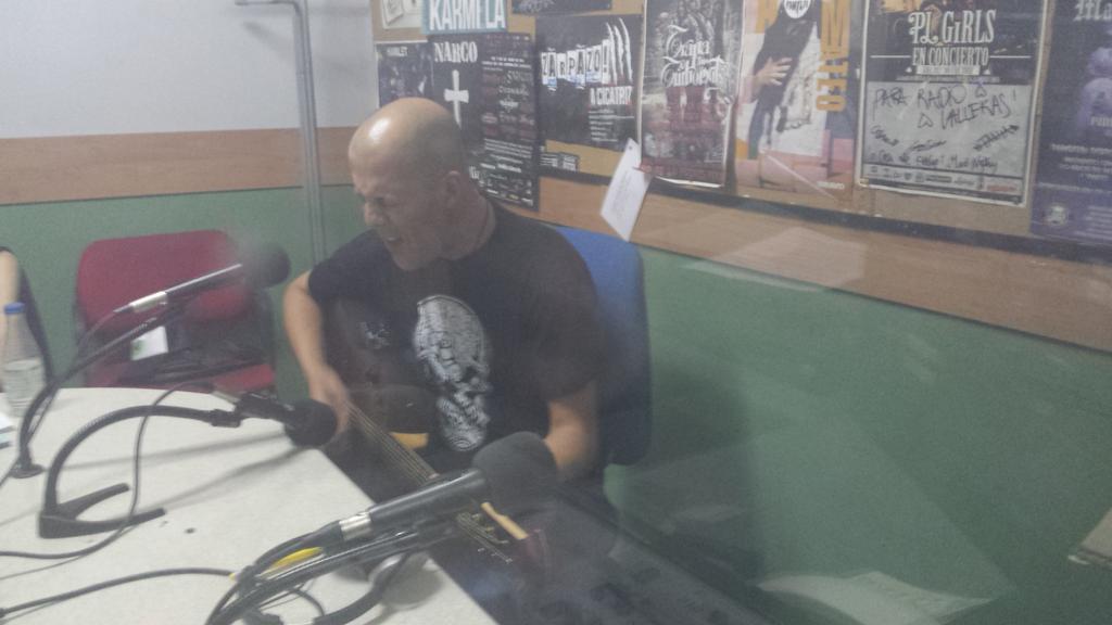 radiovallekas's tweet photo. Escuchamos a #Oldmustang aquí en el #MatinalRVK #VacacionesInminentes http://t.co/IaLS8QKnL5