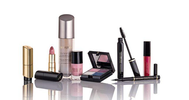 DailySabah's tweet image. The guide to chic, glam Eid make-up: day to night
sabahdai.ly/aRqSrn #EidMubarak #Ramadan2015