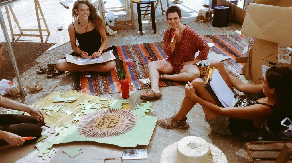 frackanpada2015's tweet photo. Sorkuntzaren espazioan ere lan eta lan! Aupa gure artistak! #frackanpada http://t.co/AoTmSS2Iqe