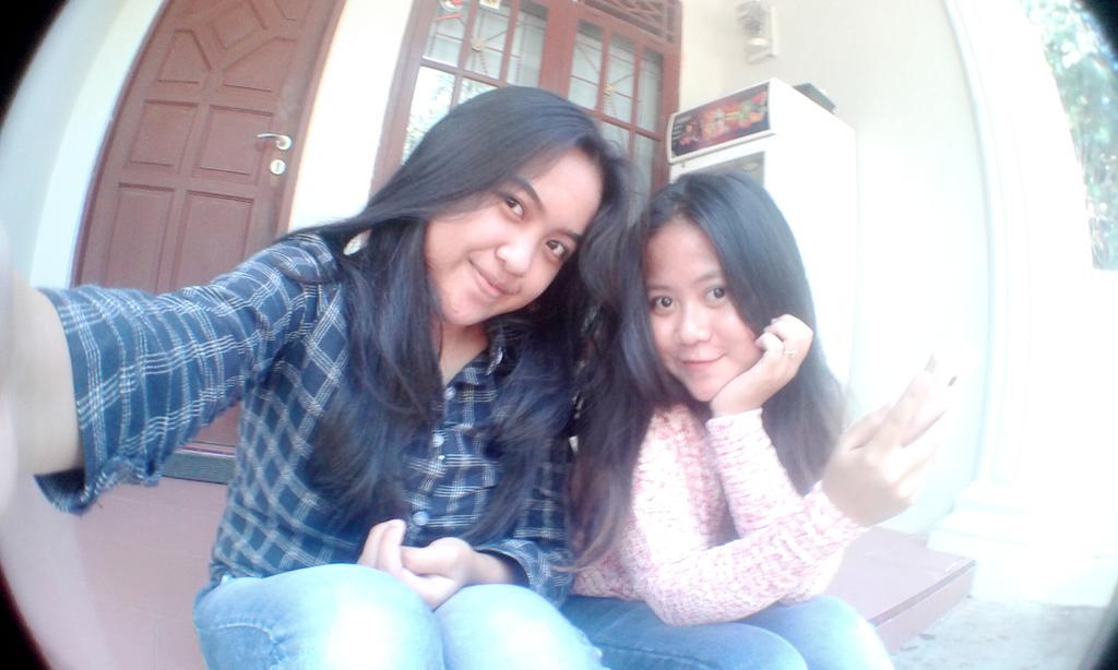 Ria_Anggrn's tweet photo. Lol✌ http://t.co/wdLcWNMeog
