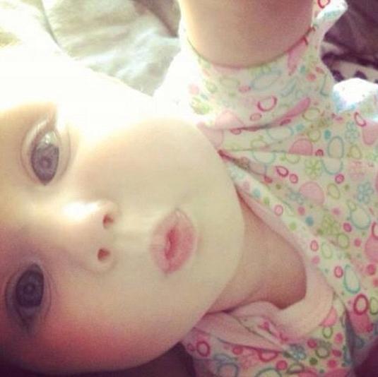 blue eyed little princess 👑💞