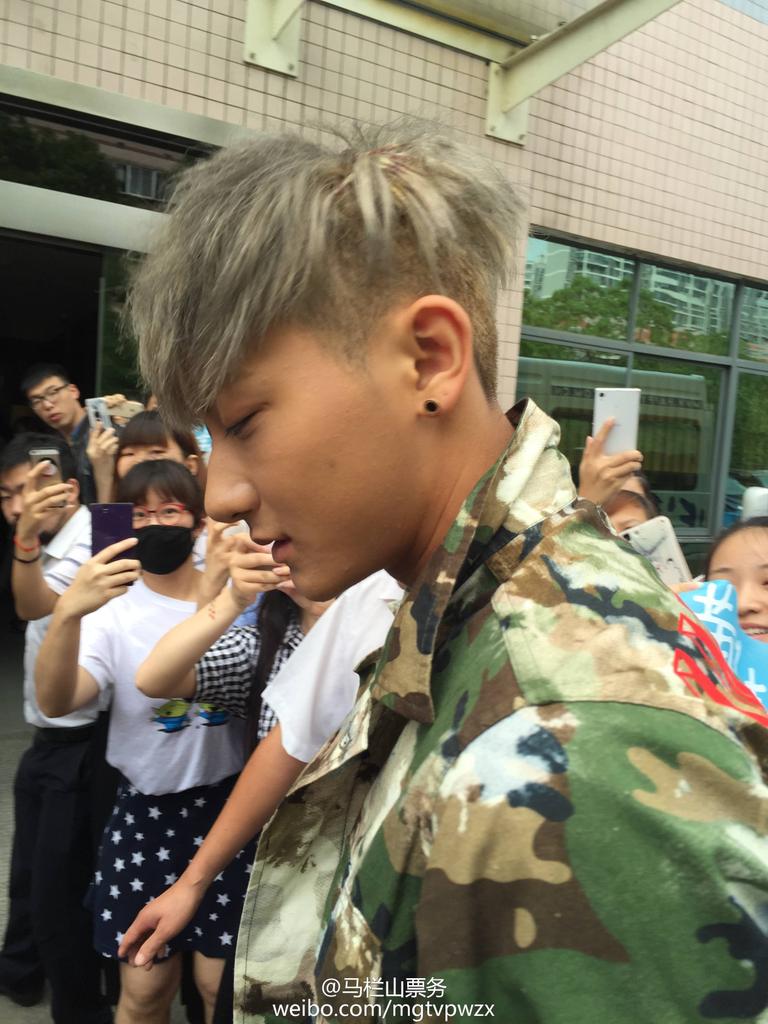 SapphireZTao's tweet photo. [Preview] 150717 Tao on the way to recording of Let's Sing Kids (cr.马栏山票务)
#WelcomeBackZTAO http://t.co/12thnAxDg5