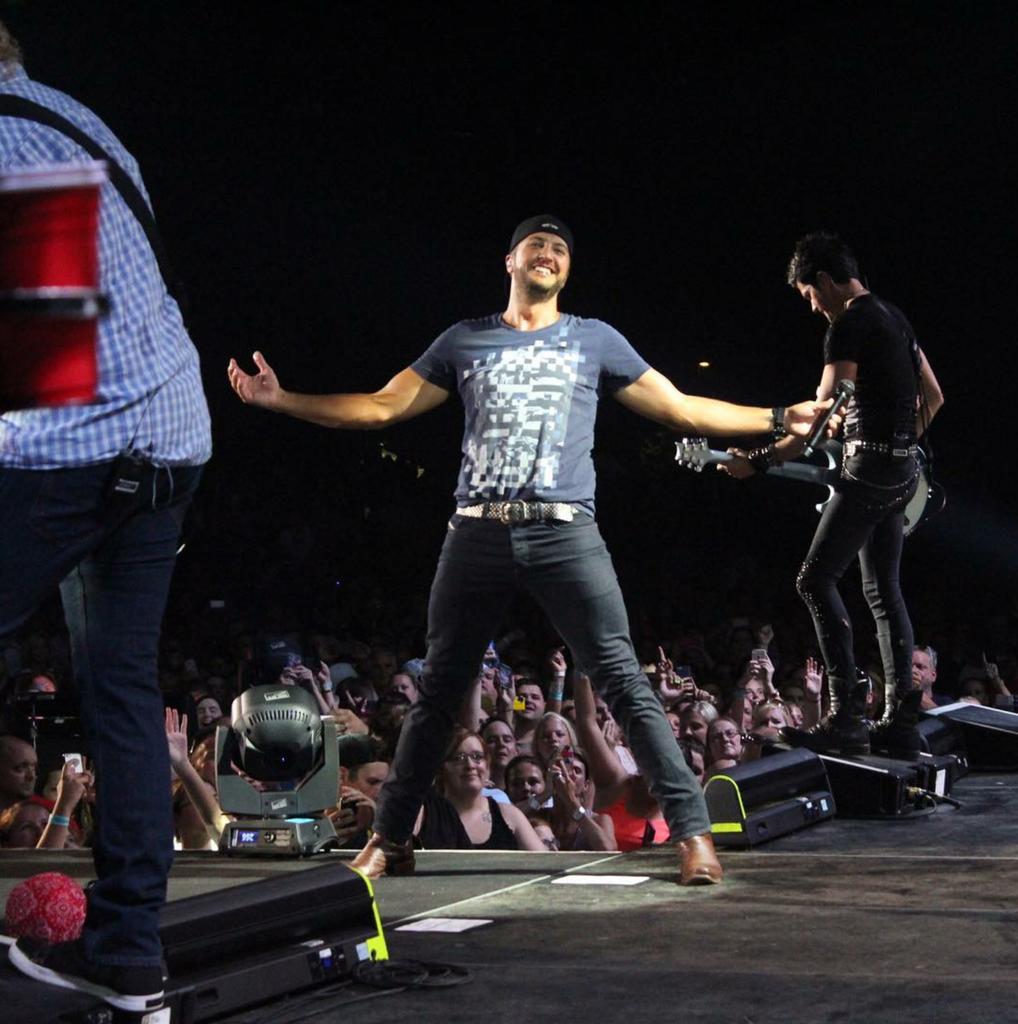 Only he can make 39 look this good! Happy birthday Luke Bryan!      