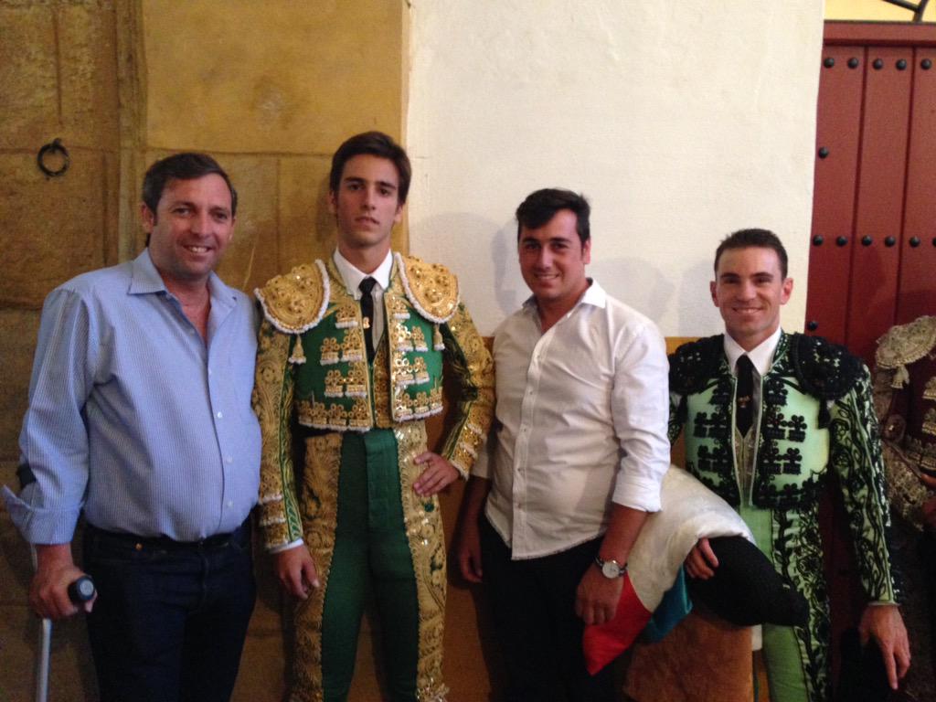 luisdepauloba's tweet photo. Noche de triunfo en @maestranzapages de @EmilioSilveraR VUELTA Y OREJA http://t.co/loObJOBHvQ