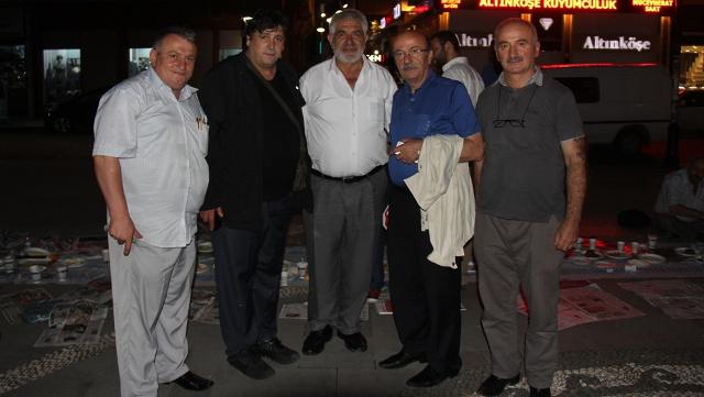 RİZEDE SON İFTAR

Bekaroğlu'ndan  Rize'de Hamsikolili Yeryüzü Sofrası.

rizeninsesi.net/2015/07/17/bek…