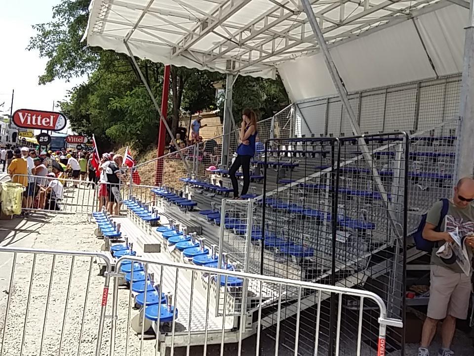 CPAveyron's tweet photo. Je suis seul(e) au monde... #TDF12 http://t.co/86ZJc4Y8yD