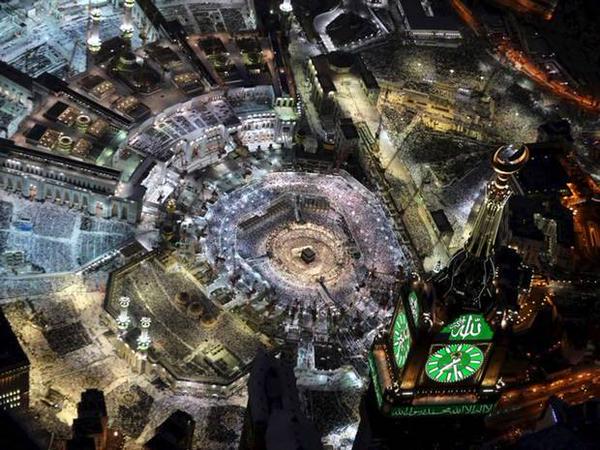 Independent's tweet photo. Snapchat has allowed the world to see the beauty of Mecca http://t.co/afMolMv9w5 http://t.co/QbCdgtGchX
