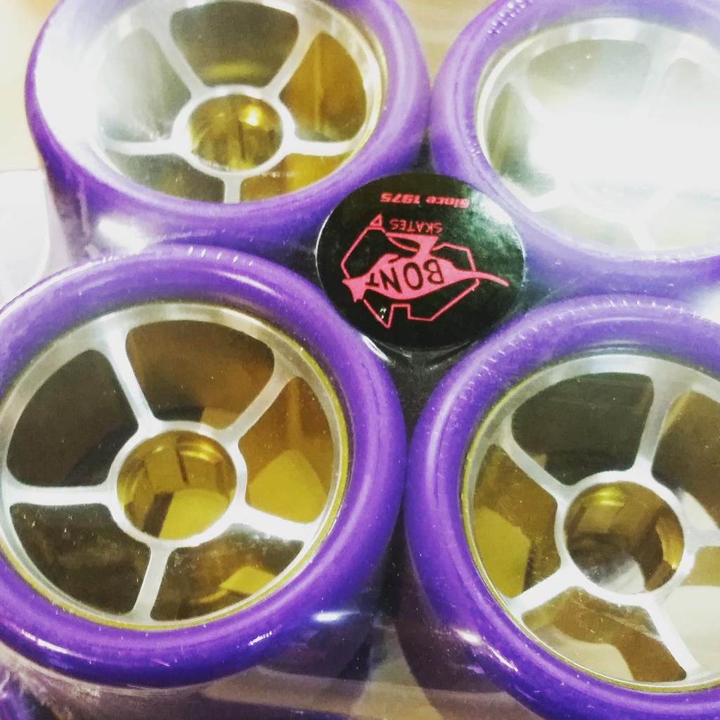 LuckySkatesShop's tweet photo. Custom hand poured purple Bont wheels with gold/silver hub 92a. Limited! 💜💜💜 #rollerderby #bont @bontderby http://t.co/JNITRJNTwK