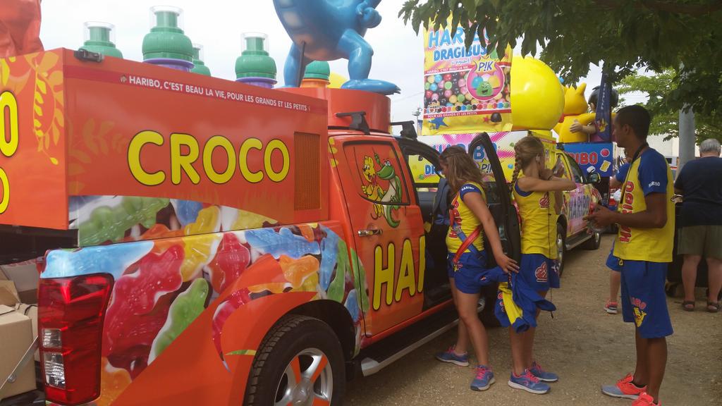 CPAveyron's tweet photo. Départ de la caravane de #Muret imminent. @CPAveyron embarque ac #Haribo Rdv en #Aveyron #Rodez #tdf12 #tourdefrance http://t.co/Lfx66oB6HN