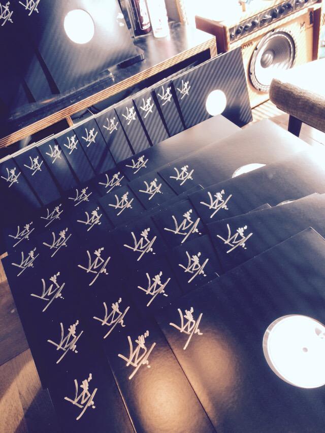 降谷建志サインを1枚ずつ丁寧に入れました！タワーとTSUTAYA購入者抽選