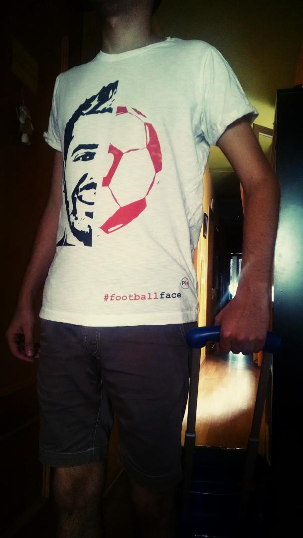 Lucateramo's tweet photo. Ready to travel with my #footballface Thanks to @PARALLELO24 #startup #innovation #design http://t.co/eFxmoxWyEY