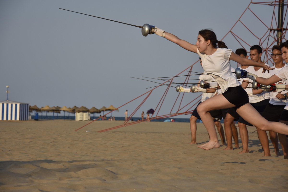 EsgrimaMaritim's tweet photo. #Esgrima #Verano #Playa Fotos de @Evigshow #Fencing #Summer #Beach @EsgrimaMaritim @DeEsgrimista @RfeeEsp http://t.co/ZsruLUQuQW