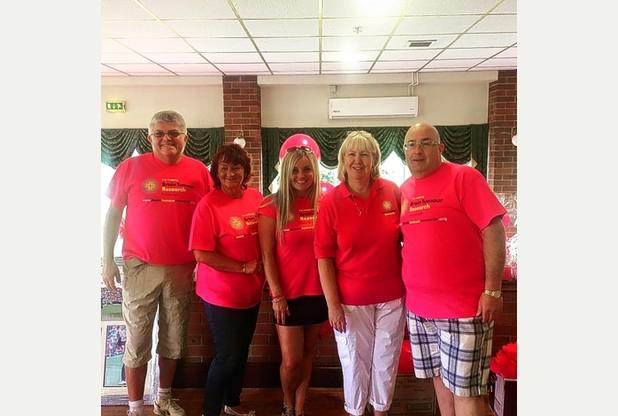 NuneatonNews's tweet image. Nuneaton golf teams all 'chip' in for #Maggie's Memory ow.ly/PJo9e @OakridgeGC  @alexW_NN @MaggiesMemory