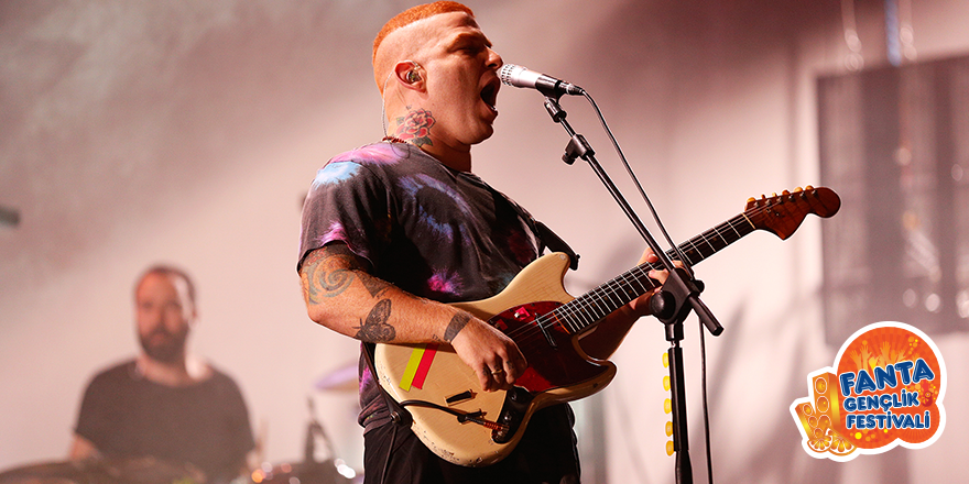 #FGF2015 yıldızlarından Athena'nın, klibinde Amerikan futbolu oynanan şarkısı hangisidir?