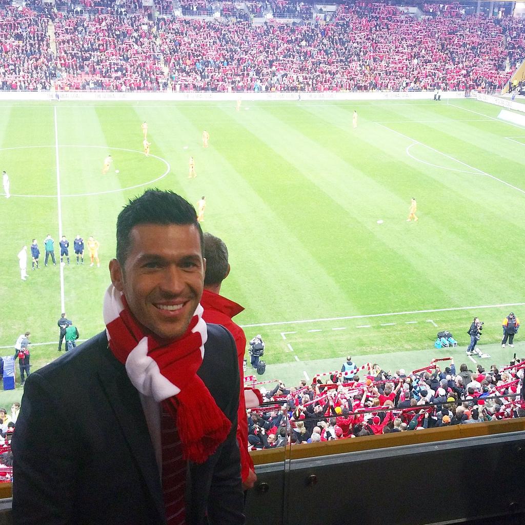 luchogarcia14's tweet photo. Game on!!! LFC vs BNR Suncorp Stadium, 50.000 Supporters👏.#LFCtour2015 #Brisbane #australia http://t.co/miUMFXrKXx
