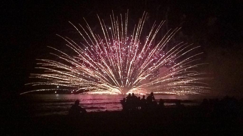 crstcm_'s tweet photo. Los fuegos artificiales de El Campello son de lo mejor... http://t.co/saBBvMQzCt