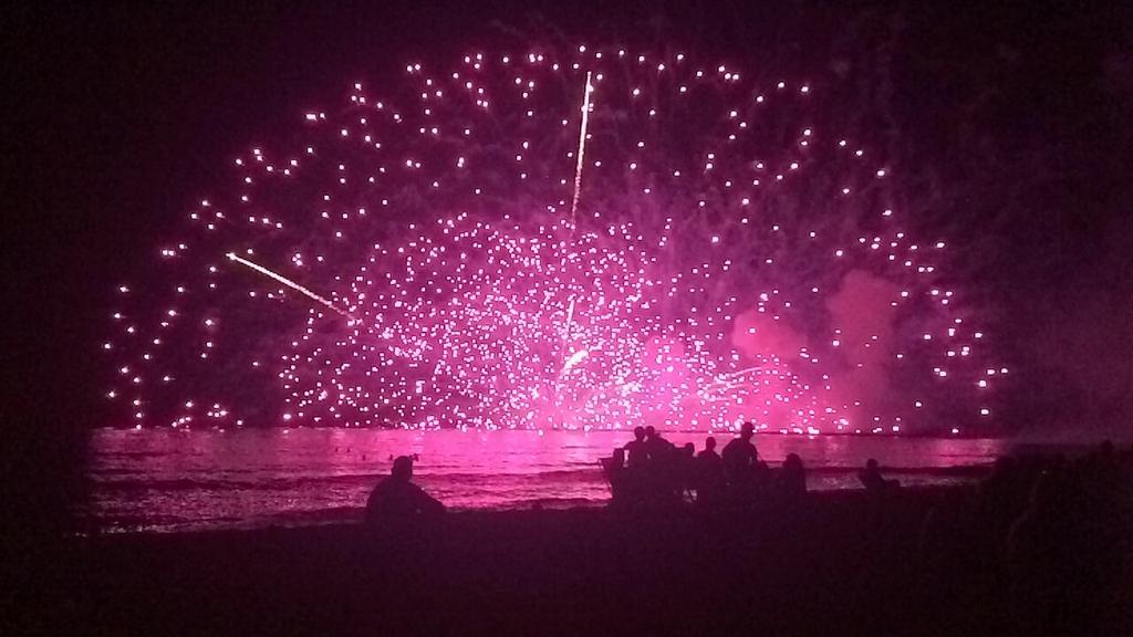 crstcm_'s tweet photo. Los fuegos artificiales de El Campello son de lo mejor... http://t.co/saBBvMQzCt