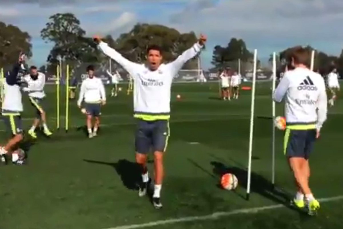 Cristiano #Ronaldo brings back ‘Siiiiiiiiii’ war cry 

VIDEO ▶️ ble.ac/1RDb1ES