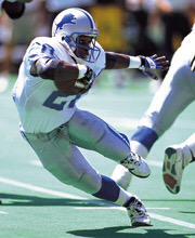 Happy Birthday to Barry Sanders one of the greatest running back of all time 