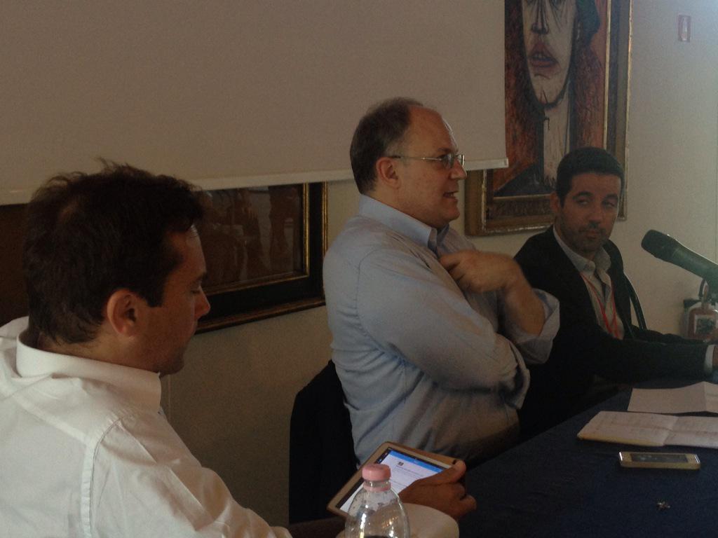 iDemLab's tweet photo. Proposte e contrapposte su #Grecia. @gualtierieurope spiega all'#iDemSummerLab come sono andati i negoziati http://t.co/FJsOaKnKHN