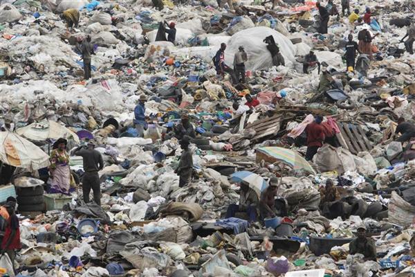 Greenpeace's tweet photo. #Poverty &amp; #pollution mapped together show how power tries to hide problems from itself
http://t.co/kI94vgcY4g http://t.co/DYMvDFsQJ5