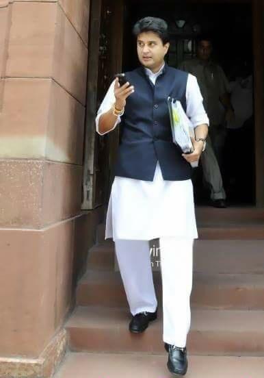 #VyapamScam को कांग्रेस संसद के आगामी मानसून सत्र में जोरदार तरीके से उठाएगी । 
<a href="/JM_Scindia/">Jyotiraditya M. Scindia</a> @Jm_sadmirer <a href="/ScindiaC/">Scindia Fans Club</a>