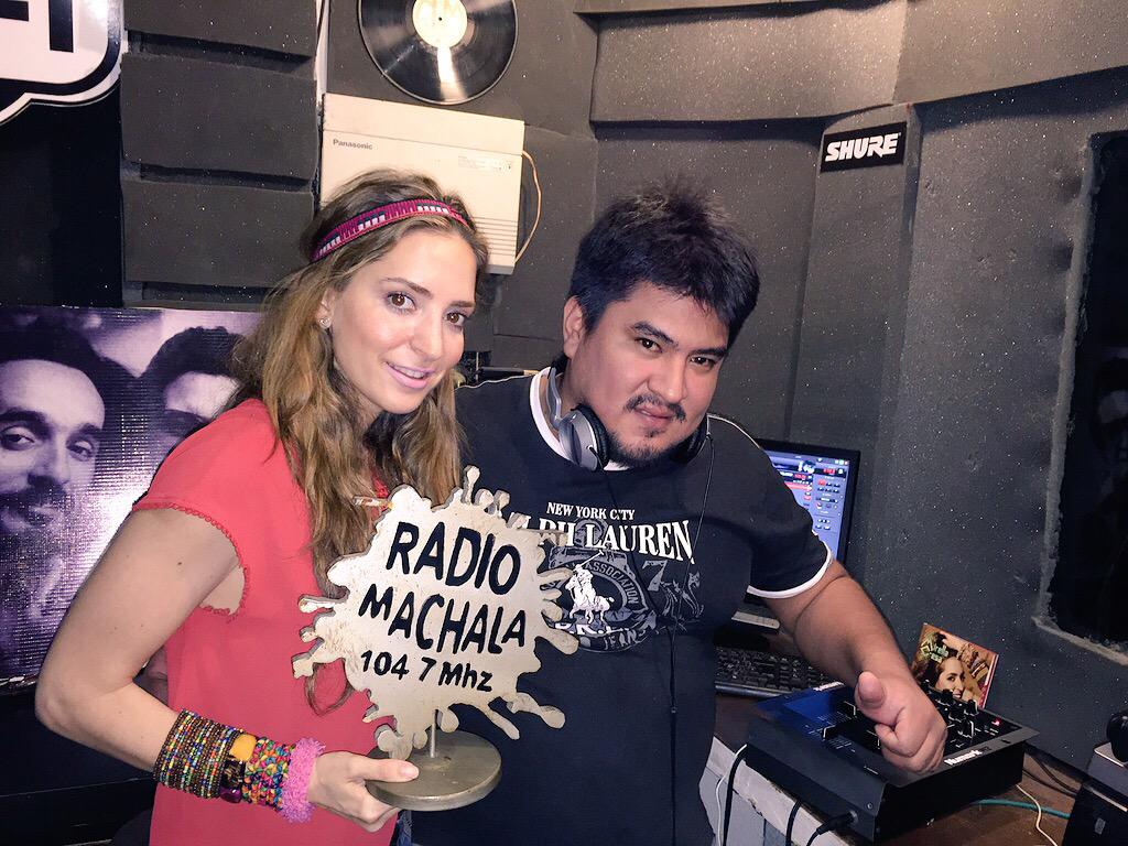 MirellaCWorld's tweet photo. @Mirellamusic @RadioMachala #karinacordova #GuillermoJ @Antonyordoez1 presentando #labuenafortuna en #RadioMachala http://t.co/BzTGNeVs5z