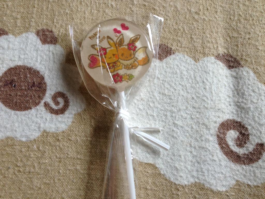 demisu3's tweet photo. 妹がどこかで買ってきてくれた飴
たっ食べられん！ http://t.co/QvAKEBfy6B