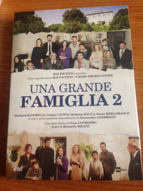 cross_prod's tweet photo. è arrivato il cofanetto di #ugf2 #rengoniathome
potete acquistarlo in libreria oppure on line! http://t.co/S83rrwVHhM