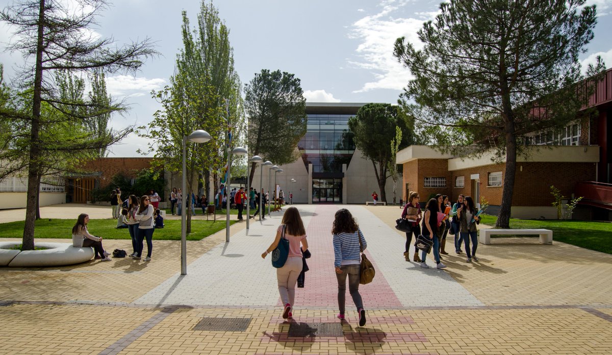 cucc_educacion's tweet photo. ¡Bienvenidos a los nuevos estudiantes de #Magisterio #EducaciónSocial y #Psicología! Estamos deseando conoceros :) http://t.co/hvQfq0ZPqi