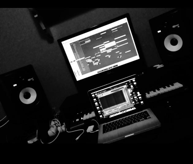 DirtyLine_Music's tweet photo. Así de buena mañana 😌😌 como suena en lo nuevo que estamos trabajando Sonido @Shoplift_Djs 👊👊 http://t.co/Q9LhgyFDNM